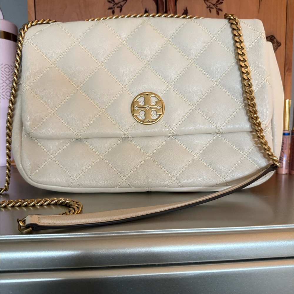 Tory Burch Willa Cream Quilted Shoulder Bag